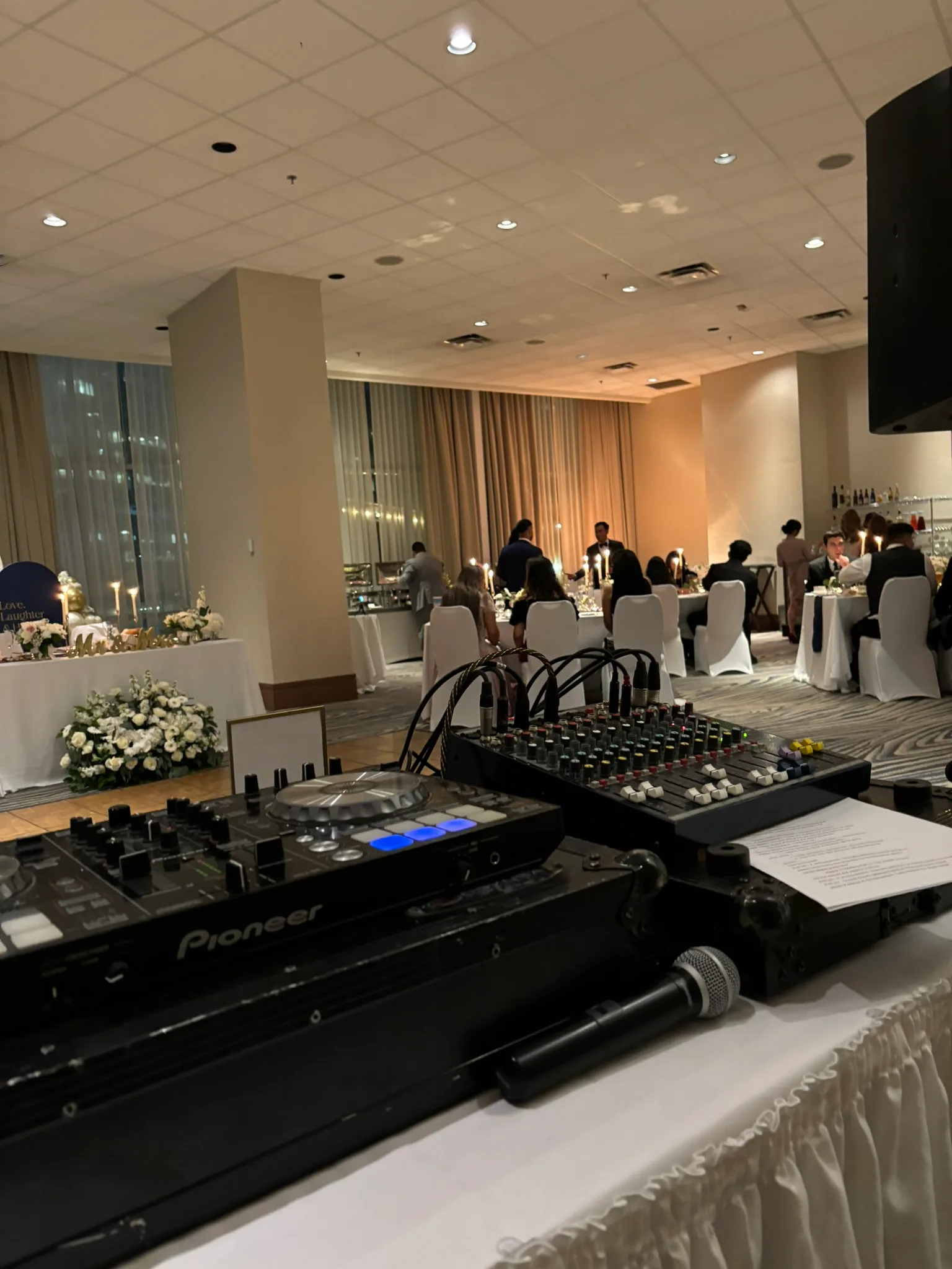 Expert DJ services in Vancouver for live music events