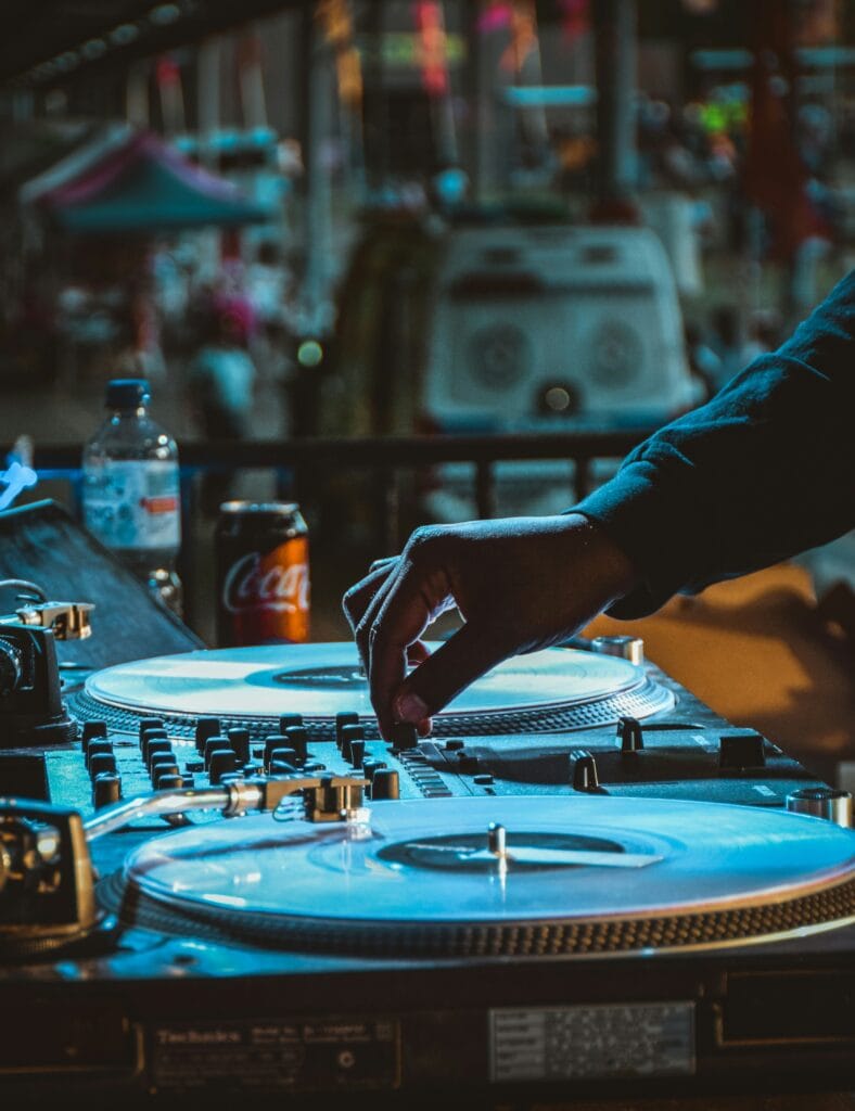 turntable hand